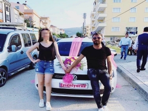 16 Yıllık Evliliğini Bitirmeden Başka Bir Kadınla Düğün Yaptı