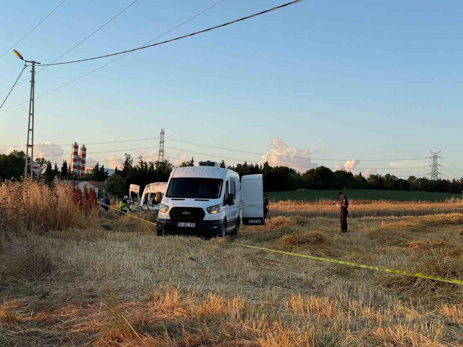 silivri-de-2-kisinin-oldugu-minibus-kazasinda-yol-trafige-acildi