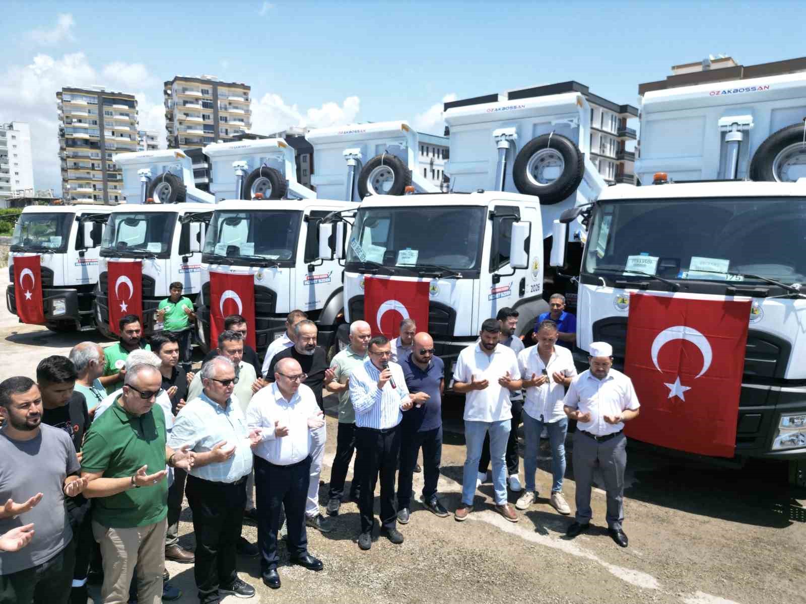 erdemli-belediyesi-hizmet-filosuna-10-yeni-kamyon