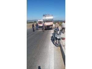 Motosiklet Süt Tankerine Çarptı: 1 Yaralı