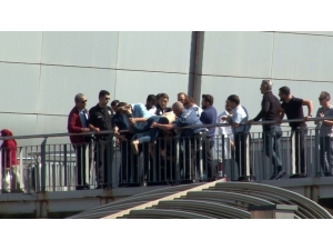 Beylikdüzü Metrobüs Köprüsünde İntihar Girişimi