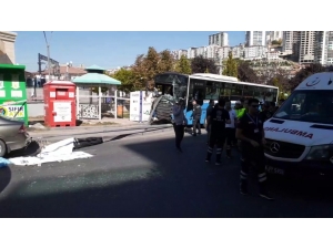 Ankara Mamak’ta Özel Halk Otobüsü, Yolcuların Bulunduğu Durağa Girdi. Kazada Ölü Ve Yaralıların Olduğu Belirtiliyor.