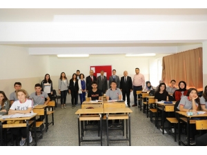 Burdur Valisi Hasan Şıldak Öğrencilerle Buluştu