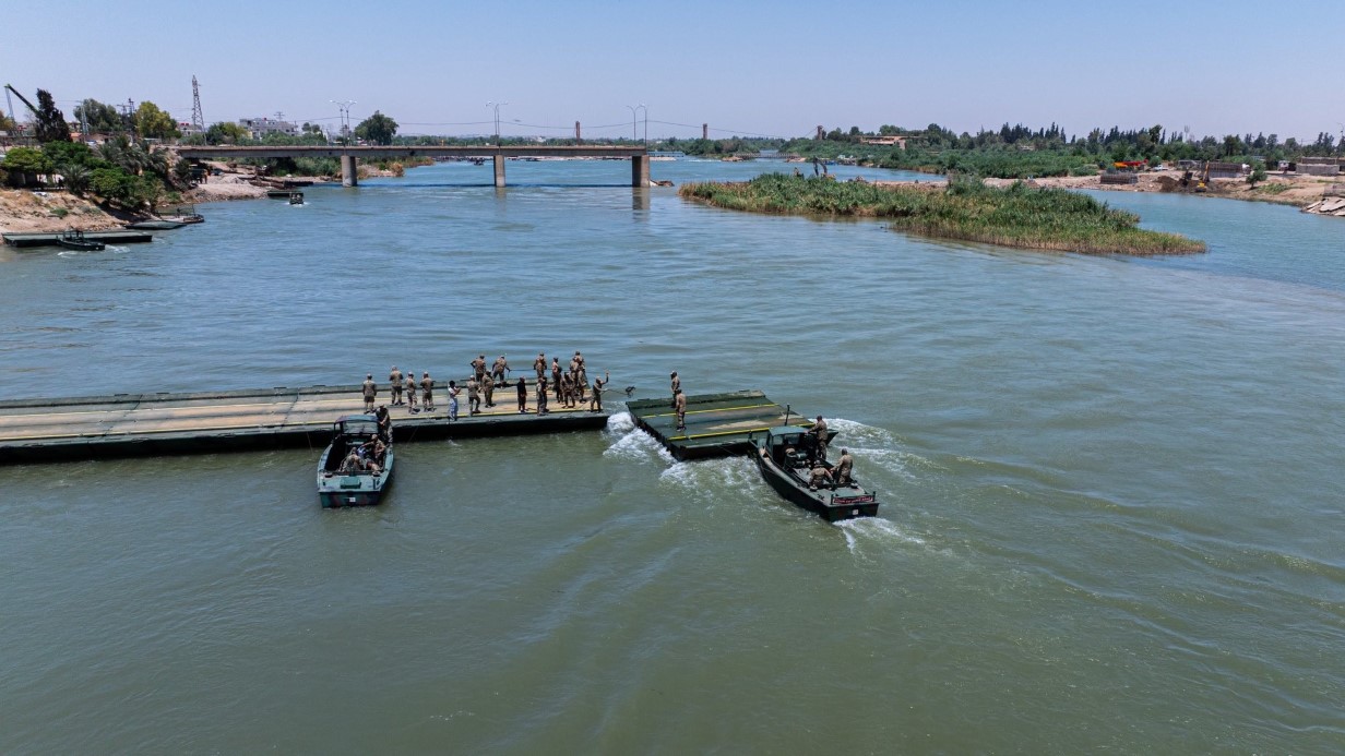 tsk-ve-suriye-ordusu-firat-nehri-uzerinde-yuzer-kopru-insa-etti