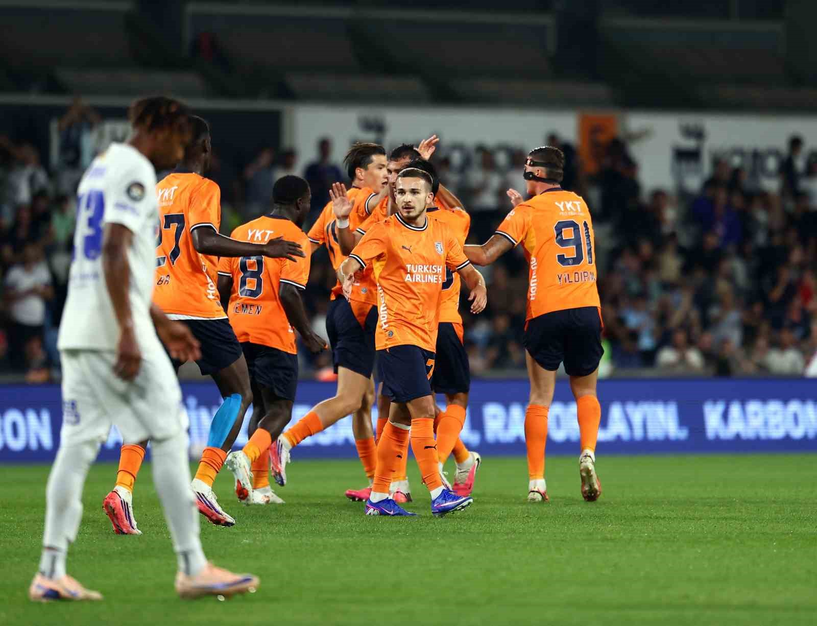 basaksehir-in-yeni-transferleri-karbownik-ve-emin-bayram-ilk-resmi-maclarina-cikti