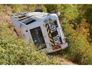 Freni Patlayan Öğrenci Servisi Şarampole Yuvarlandı: 7 Yaralı