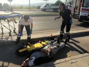 Otomobile Arkadan Çarpan Motosiklet Sürücüsü Yaralandı