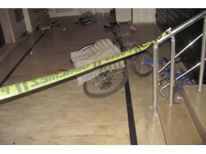 Merdiven Boşluğuna Düşen Bebek Öldü