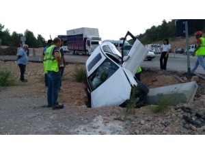 Çinli Turistler Kaza Yaptı, Bol Bol Fotoğraf Çekip Eğlendi