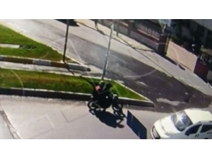 Kapkaç Ve Motosiklet Hırsızlığı Suçlarından 2 Zanlı Yakalandı