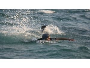 Yüzerek Sakız Adası’na Kaçarken Yakalandı