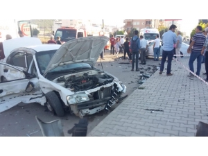 İki Otomobil Çarpıştı: 3 Yaralı