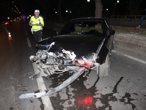Hurdaya Dönen Lüks Otomobilin Sürücüsü Çıkmayınca Polis Soruşturma Başlattı