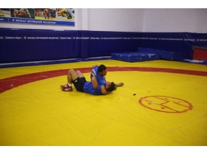 Güreşin Yeni Yıldızı 1 Haftada 3 Madalya Kazandı