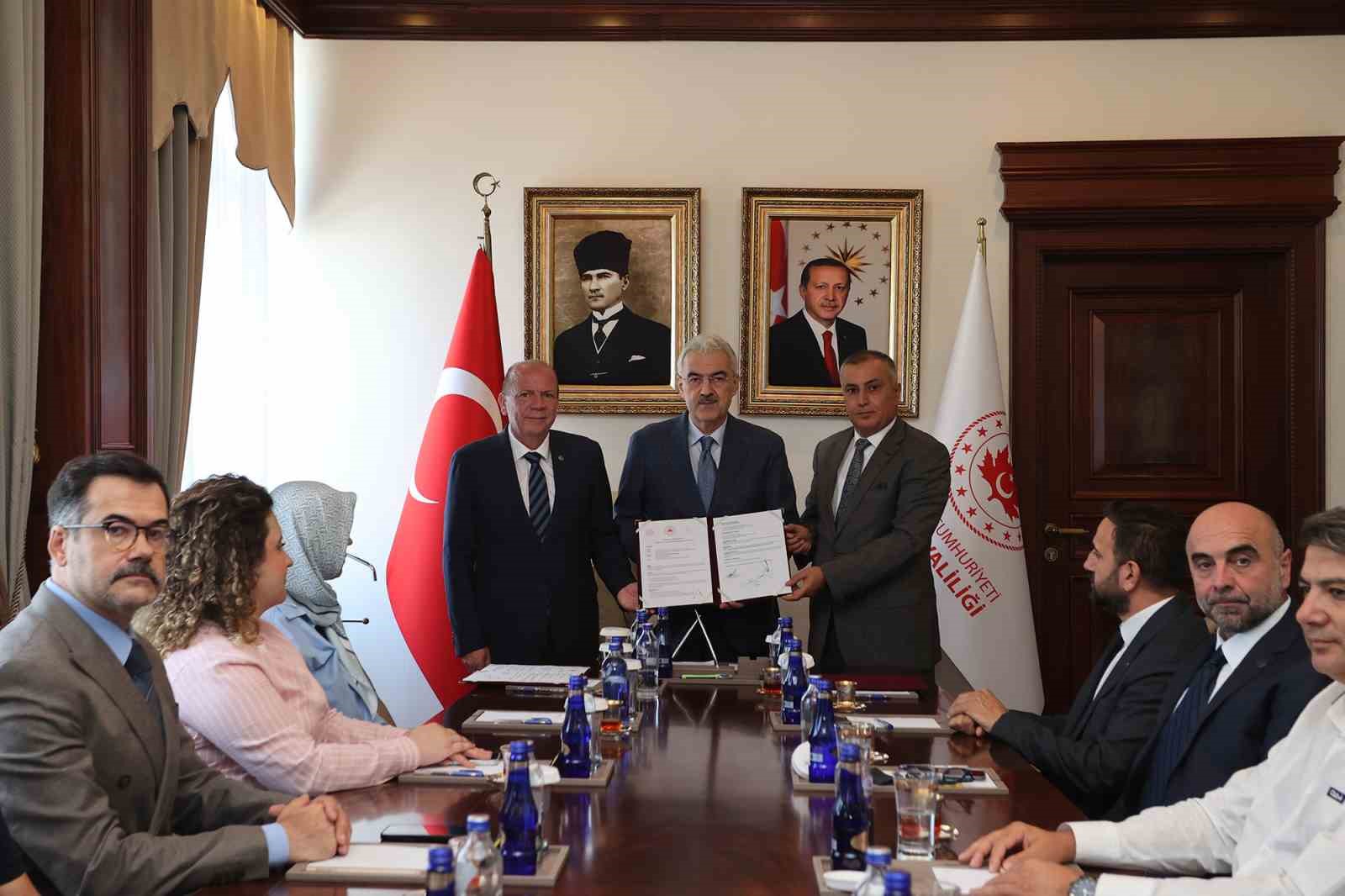 bursa-ticaret-borsasi-ndan-merhum-meclis-baskani-mehmet-aydin-a-ahde-vefa