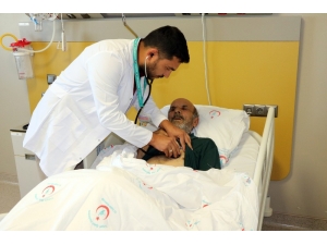 Kalbi Duran Hasta, 1 Saatlik Kalp Masajıyla Hayata Döndü