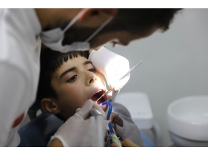 Türk Doktorlarından Suriyelilere Diş Sağlığı Hizmeti