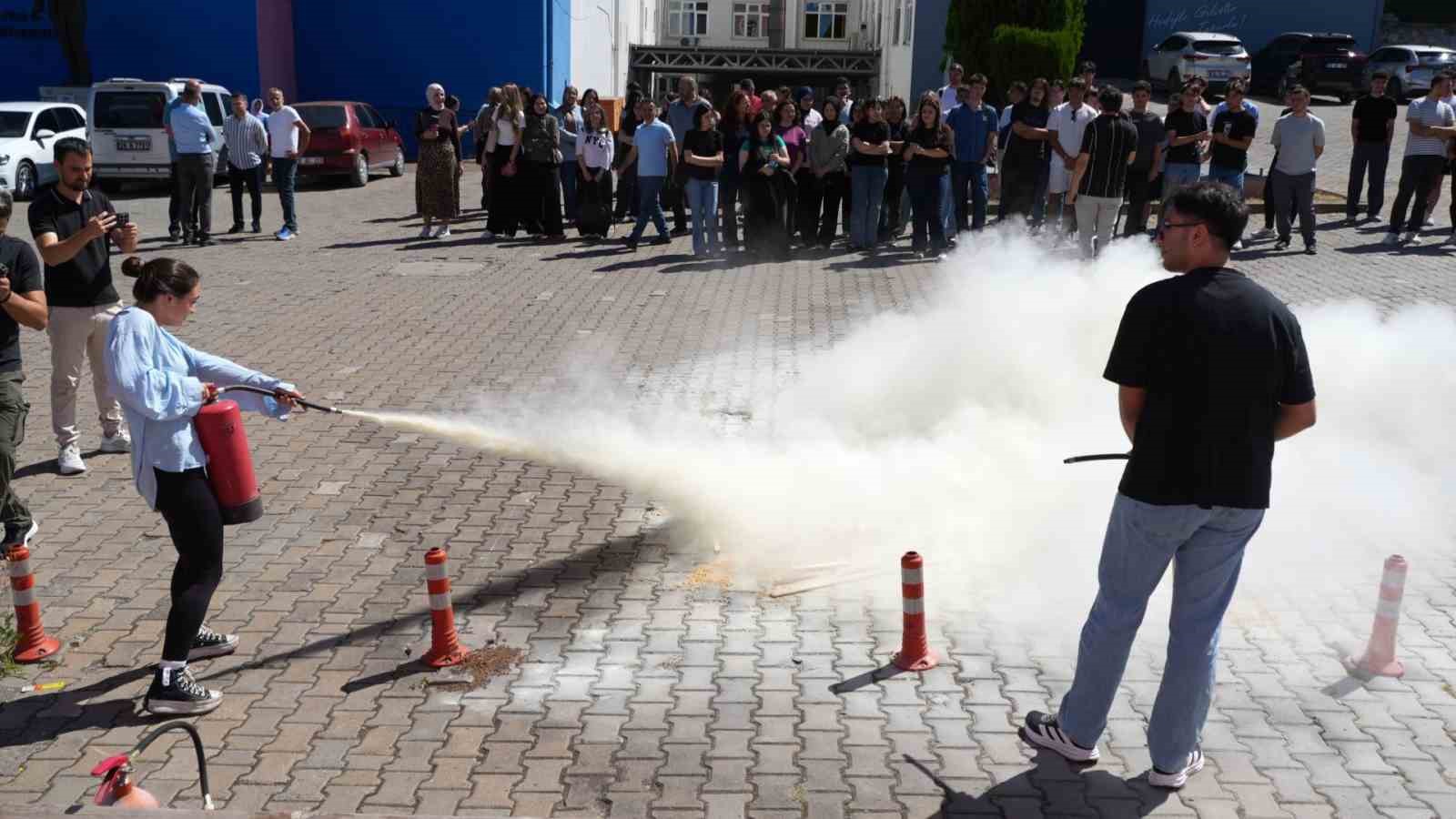 kbu-tip-fakultesinde-deprem-ve-yangin-tatbikati