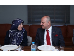 Vali Çakacak’tan Huzurevi Sakinlerine Ziyaret