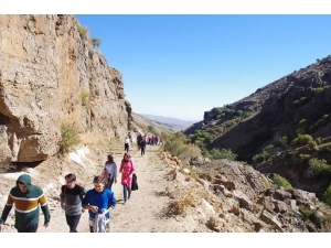 Öğrenciler Bininler Turizm Bölgesini Gezdi