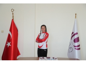 Urlalı Milli Sporcu Bircan Akpınar, Almanya’da Türkiye’yi Temsil Edecek
