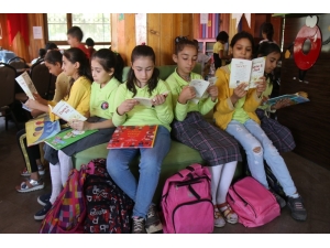 Şanlıurfalı Çocuklar Kitap Okuyor