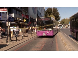 Beşiktaş’ta Durağa Hızlı Girdiği İddia Edilen Özel Halk Otobüsü Üniversite Öğrencisine Çarptı