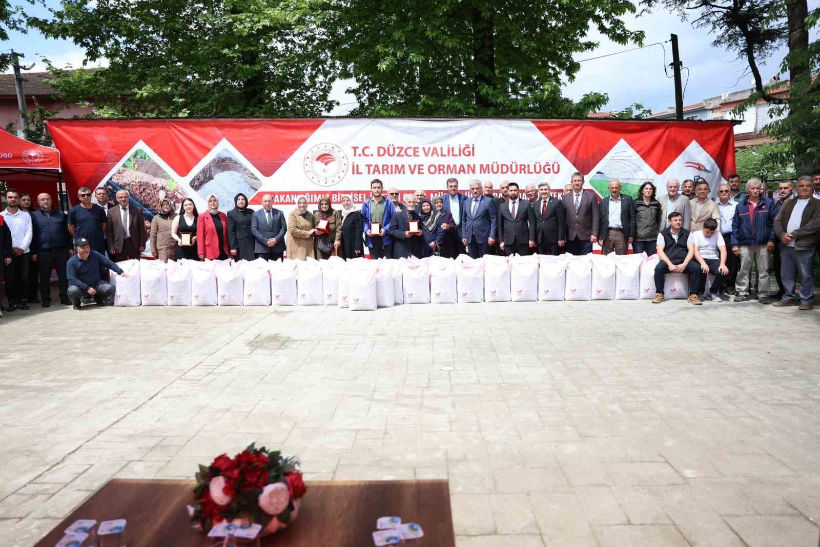 dunya-ciftciler-gunu-nde-ureticilere-tohum-destegi