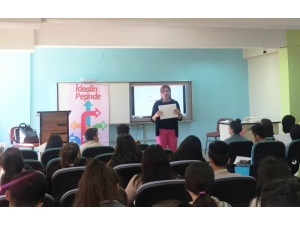 Anadolu Vakfı Yetkilileri Hakkari’de Öğretmen Ve Öğrencilerle Buluştu