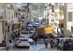 Freni Patlayan Kamyon Mahalleyi Savaş Alanına Çevirdi