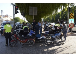 Adana’da Motosiklet Sürücülerine Denetim