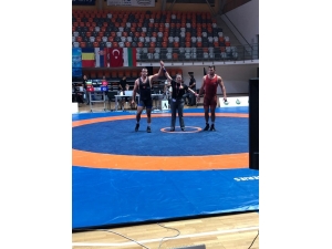 Balkan Gençler Güreş Şampiyonasında Nail Seyyar Balkan Şampiyonu Oldu