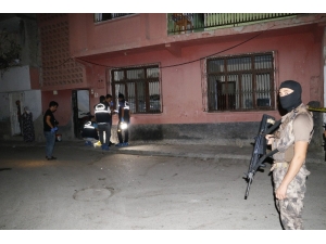 Adana’da Gece Yarısı Eve Atılan Eyp Paniğe Neden Oldu