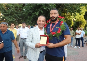 Ünlü Başpehlivanlar Turgutlu’daki Er Meydanına Çıkacak