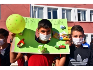 Çevreye Duyarlı Öğrenciler Geri Dönüşüm Malzemesi Topladı