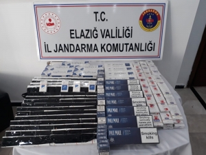 Jandarma Ekipleri, Tırlara Zulanan Kaçak Sigaraları Ele Geçirdi