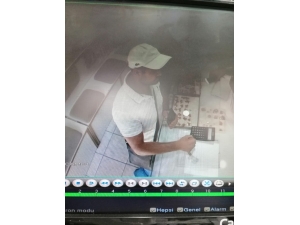 Turist Gibi Girdi Sahte Zinciri 16 Bin Liraya Bozdurup Ortadan Kayboldu