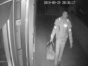 Hırsızlık Yaptıktan 20 Dakika Sonra Aynı Yere Yemek Getirince Yakalandı