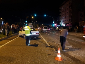 Alkollü Sürücü Kırmızı Işıkta Bekleyen Otomobile Çarptı