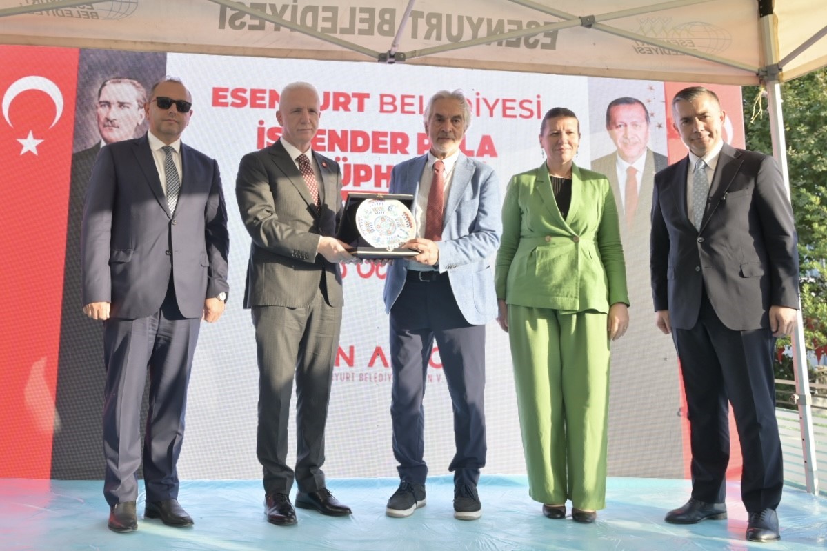 esenyurt-ta-emekliler-kafesi-ile-kutuphane-tesisleri-hizmete-acildi