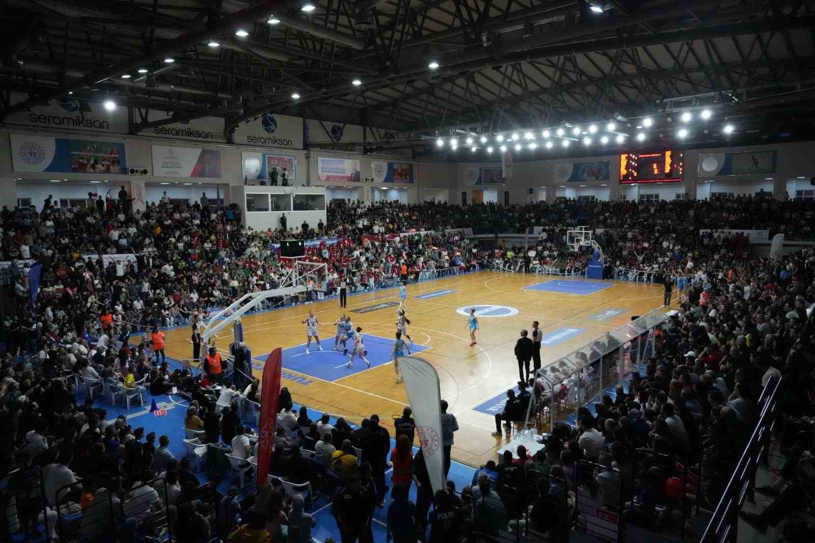 turgutlu-belediyespor-da-reklam-alanlari-satisa-sunuldu