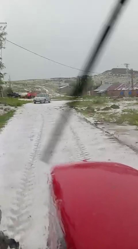 sivas-ta-kuvvetli-dolu-yagisi-beraberinde-sele-neden-oldu