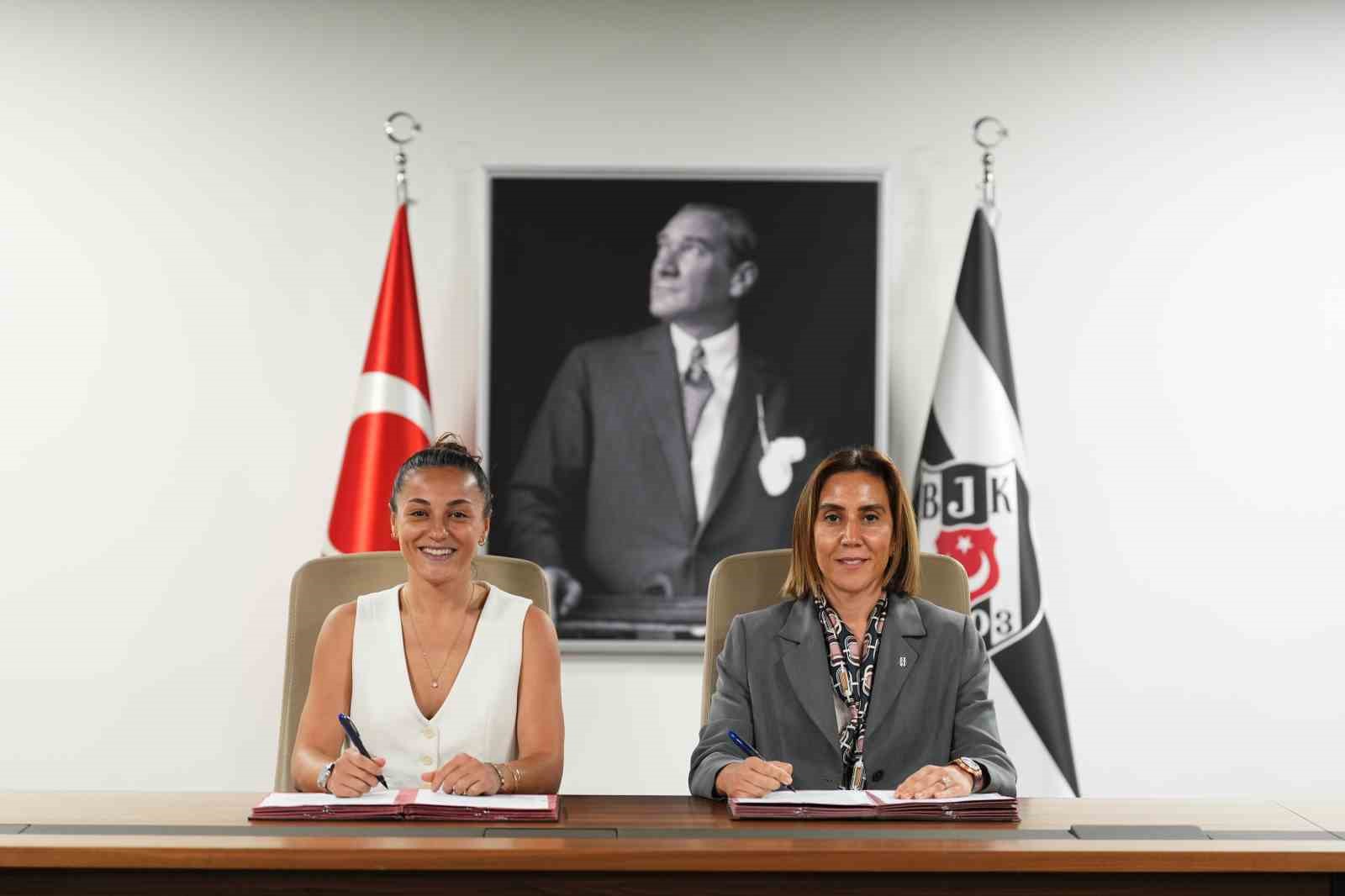 besiktas-kadin-futbol-takimi-didem-karagenc-e-emanet