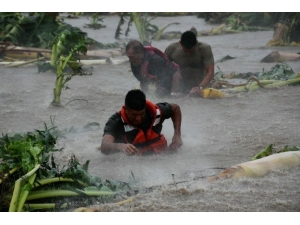 Tropikal Fırtına ’Narda’ Meksika’yı Vurdu: 2 Ölü