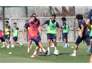 Fenerbahçe, Antalyaspor Mesaisine Devam Ediyor