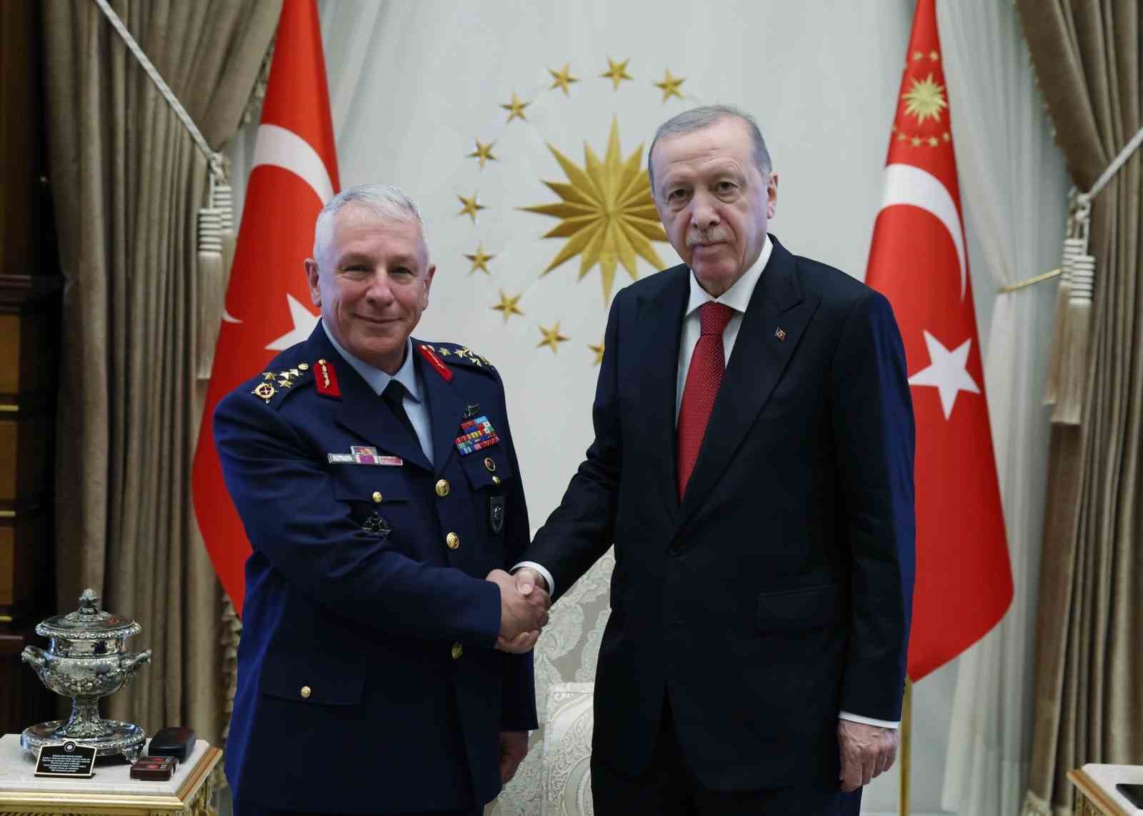 cumhurbaskani-erdogan-emekliye-sevk-edilen-hava-kuvvetleri-komutani-kadioglu-nu-kabul-etti