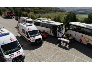 Hastanede Gerçeğini Aratmayan Trafik Kazası Tatbikatı