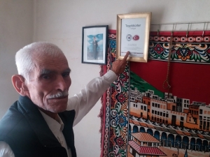 Kore Gazisini Seul’daki ‘Barış Müzesi’nde Duygulandıran Fotoğraf