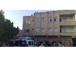 Balkondan Hurda Verirken Akıma Kapılan Kadın Hayatını Kaybetti