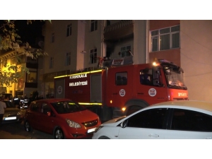 Evi Yanan Yaşlı Çifti Komşuları Kurtardı